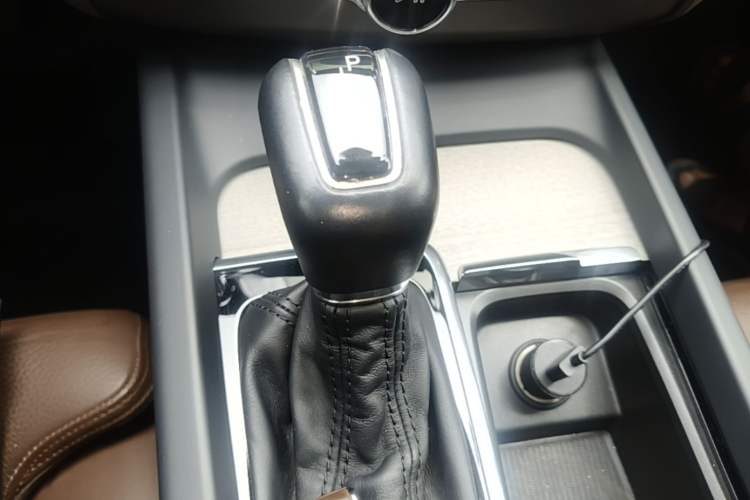 Used Volvo XC60 2020 T5 4x4 Smart Luxury Edition Gear Lever