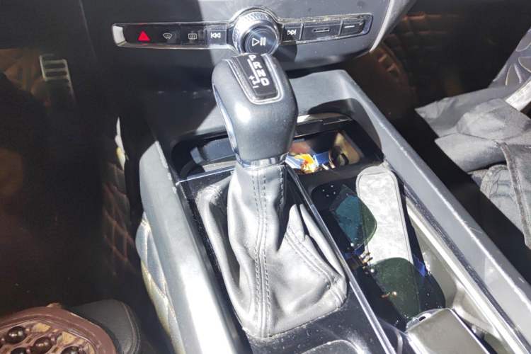 Used Volvo XC60 2020 T5 4x4 Smart Luxury Edition Gear Lever
