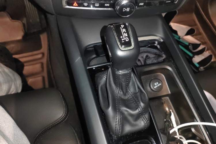 Used Volvo XC60 2020 T5 4x4 Smart Luxury Edition Gear Lever