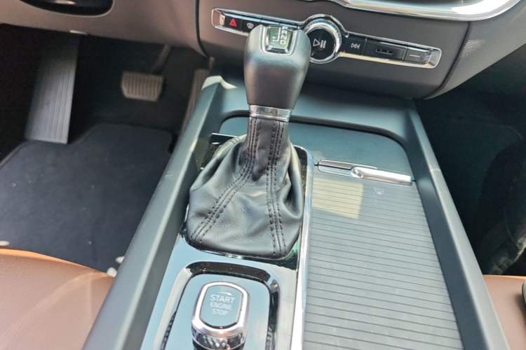 Used Volvo XC60 2020 T5 4x4 Zhiyi Luxury Edition Gear Lever