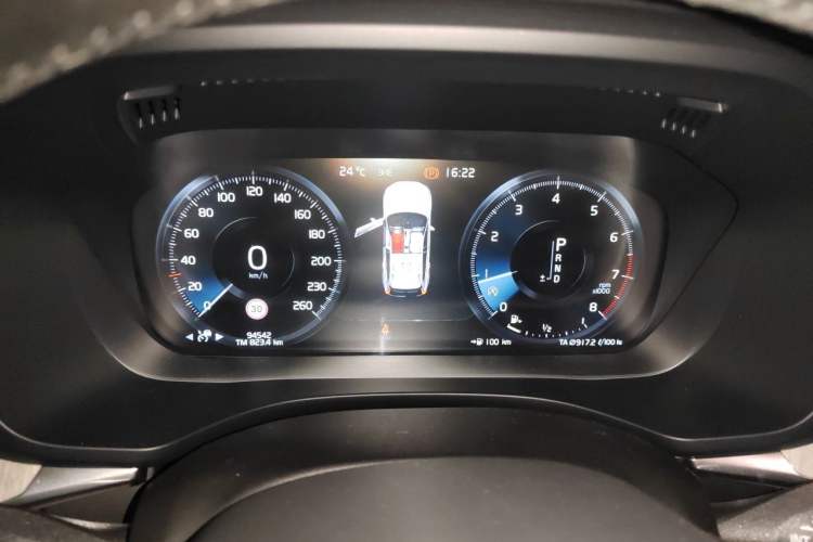 Used Volvo XC60 2020 T5 4x4 Smart Luxury Edition Instrument Cluster
