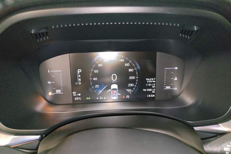 Used Volvo XC60 2020 T4 SmartDrive Luxury Edition Instrument Cluster