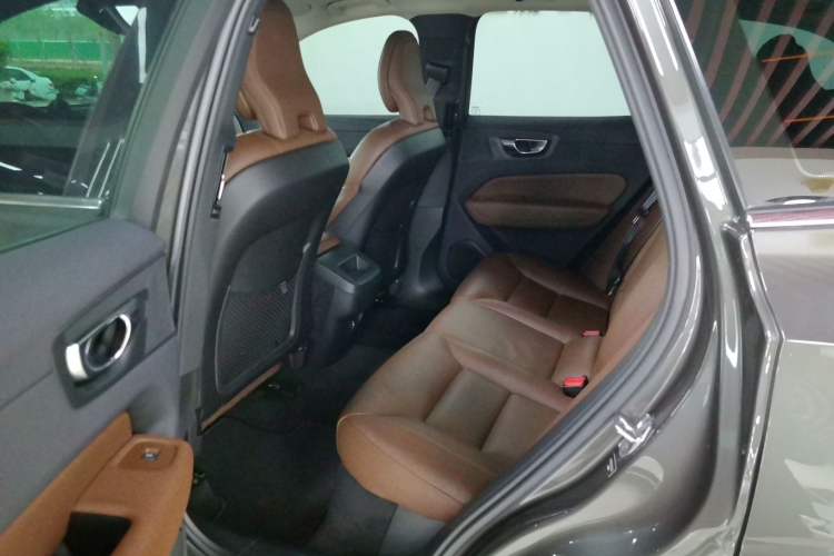 Used Volvo XC60 2020 T5 4x4 Smart Luxury Edition Interior 1