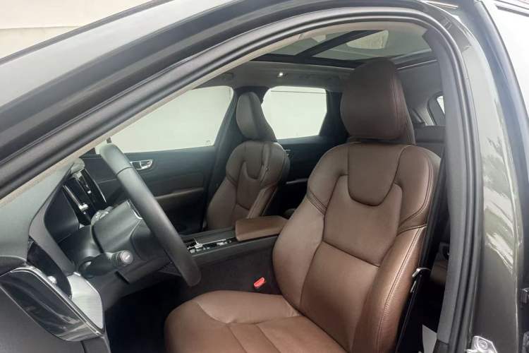 Used Volvo XC60 2020 T5 4x4 Zhiyi Luxury Edition Interior 6