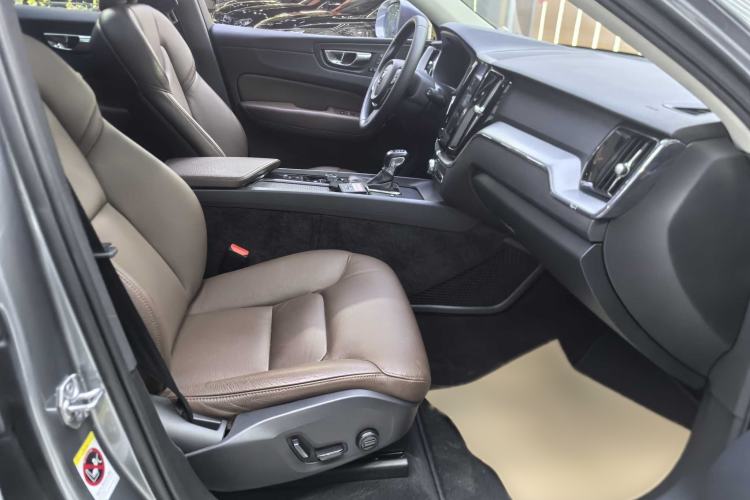 Used Volvo XC60 2020 T5 4x4 Zhiyi Luxury Edition Interior 9