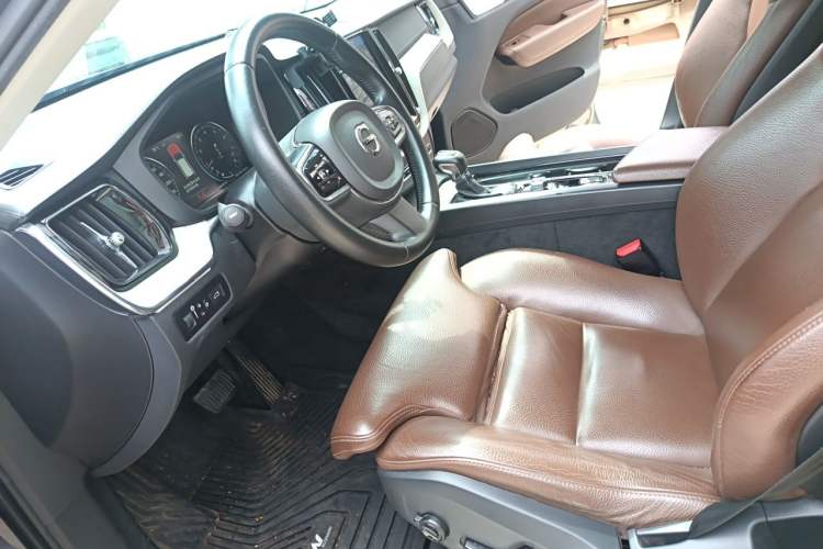 Used Volvo XC60 2020 T5 4x4 Smart Luxury Edition Left Front Seat