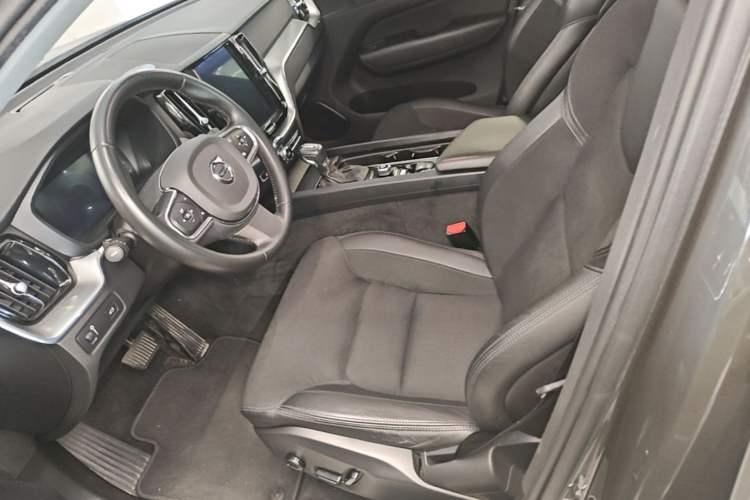 Used Volvo XC60 2020 T4 SmartDrive Luxury Edition Left Front Seat