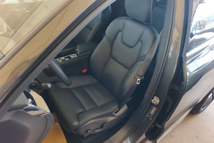 Used Volvo XC60 2020 T5 4x4 Smart Luxury Edition Left Front Seat