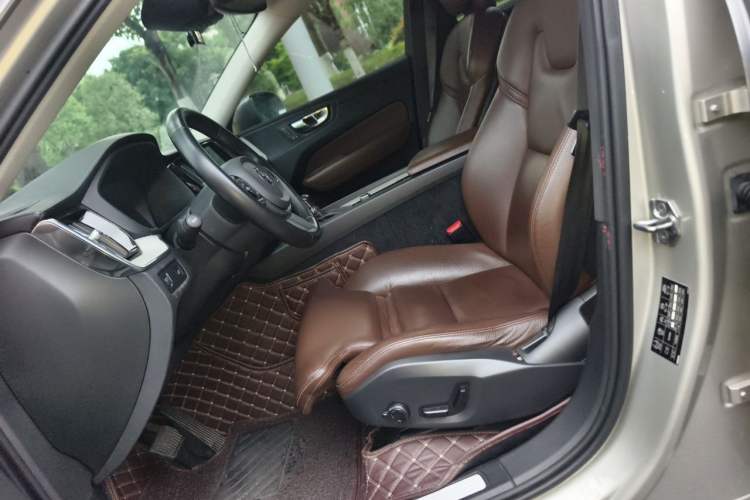 Used Volvo XC60 2020 T5 4x4 Smart Luxury Edition Left Front Seat