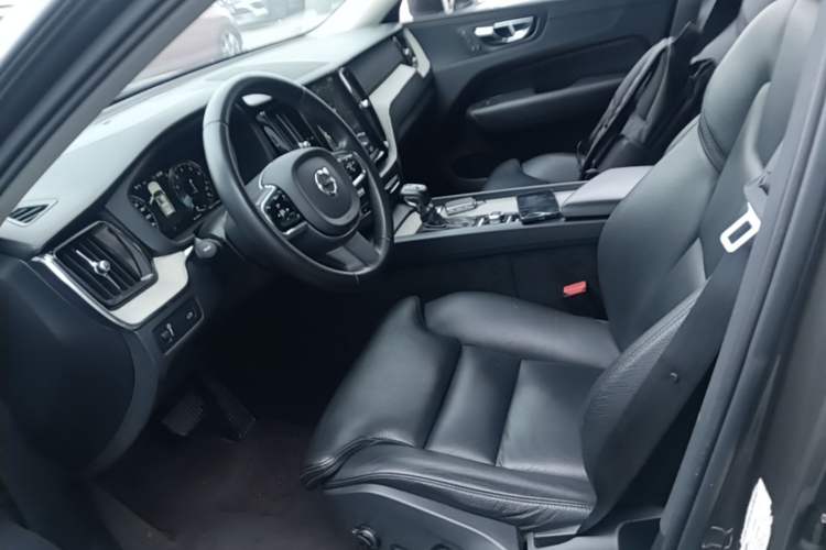 Used Volvo XC60 2020 T5 4x4 Smart Luxury Edition Left Front Seat