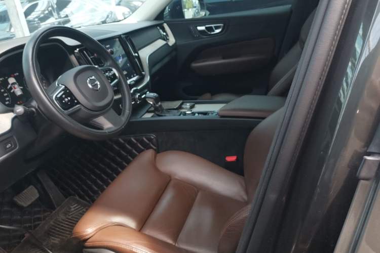 Used Volvo XC60 2020 T5 4x4 Smart Luxury Edition Left Front Seat