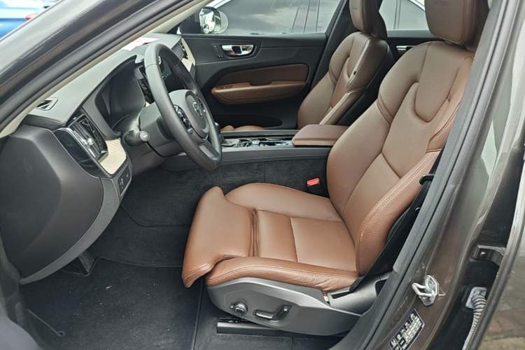 Used Volvo XC60 2020 T5 4x4 Smart Luxury Edition Left Front Seat