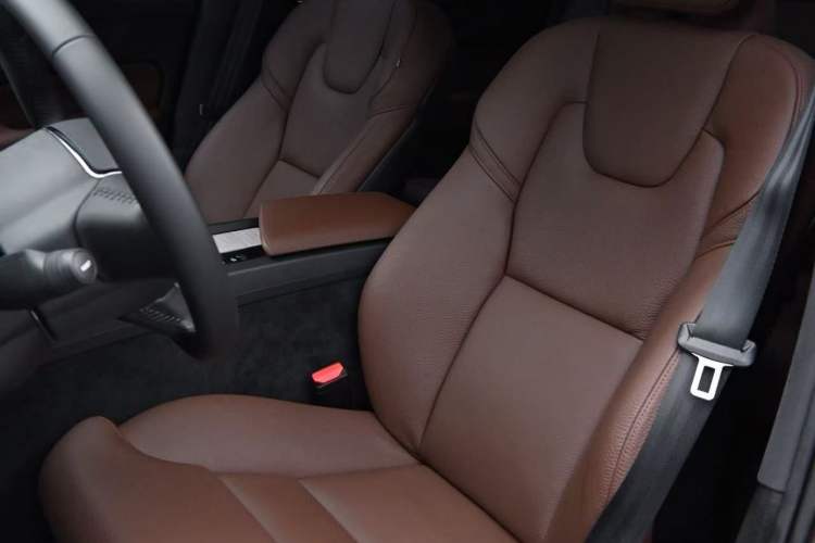 Used Volvo XC60 2020 T5 4x4 Smart Luxury Edition Left Front Seat