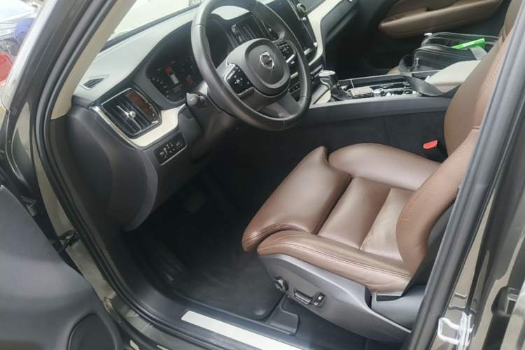 Used Volvo XC60 2020 T5 4x4 Smart Luxury Edition Left Front Seat