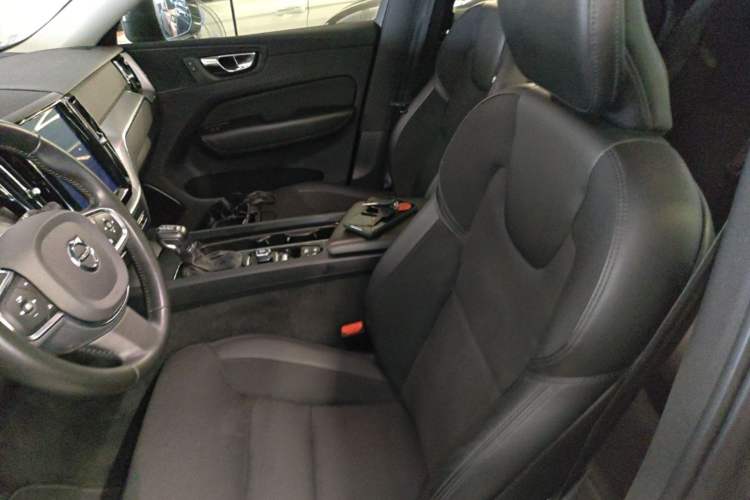 Used Volvo XC60 2020 T4 SmartDrive Luxury Edition Left Front Seat