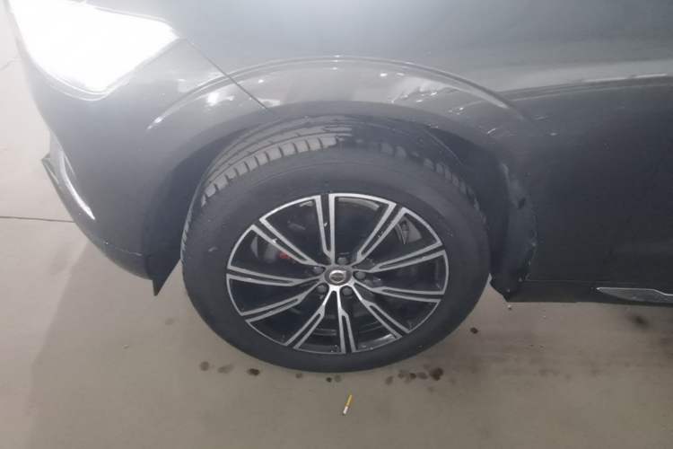 Used Volvo XC60 2020 T5 4x4 Smart Luxury Edition Left Front Wheel Hub