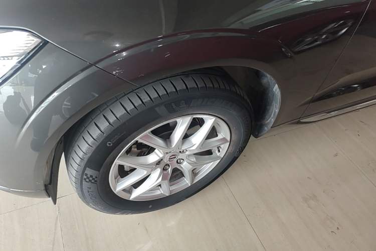 Used Volvo XC60 2020 T5 4x4 Zhiyi Luxury Edition Left Front Wheel Hub