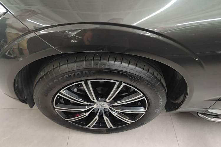 Used Volvo XC60 2020 T5 4x4 Smart Luxury Edition Left Front Wheel Hub