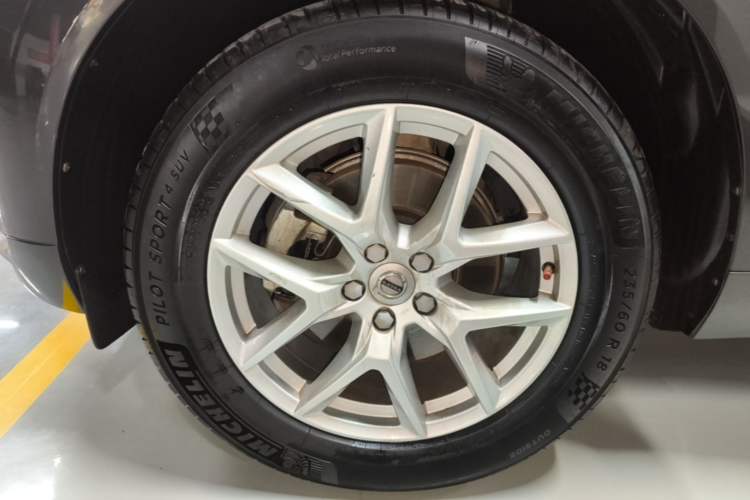 Used Volvo XC60 2020 T5 4x4 Zhiyi Luxury Edition Left Front Wheel Hub
