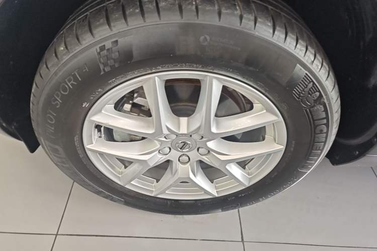 Used Volvo XC60 2020 T5 4x4 Zhiyi Luxury Edition Left Front Wheel Hub