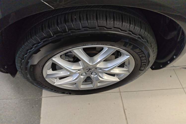 Used Volvo XC60 2020 T4 SmartDrive Luxury Edition Left Front Wheel Hub