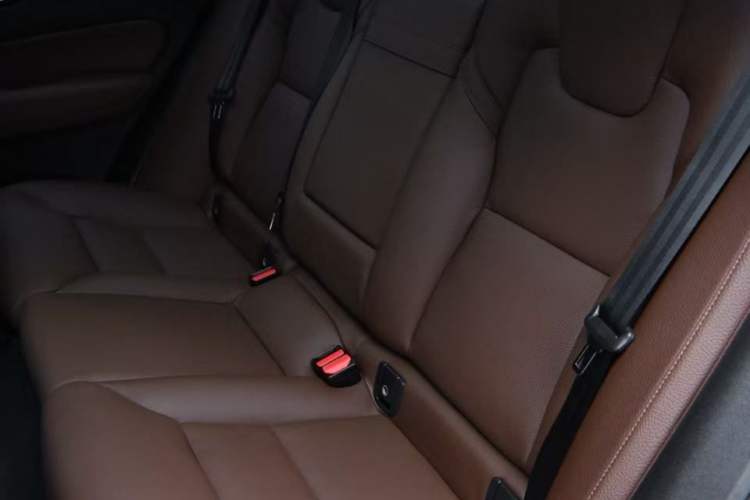 Used Volvo XC60 2020 T5 4x4 Smart Luxury Edition Left Rear Seat
