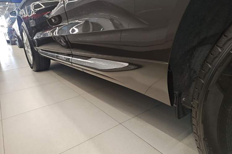 Used Volvo XC60 2020 T4 SmartDrive Luxury Edition Left Side Sill