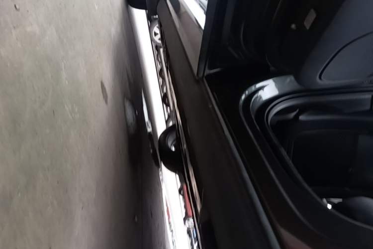 Used Volvo XC60 2020 T5 4x4 Smart Luxury Edition Left Side Sill