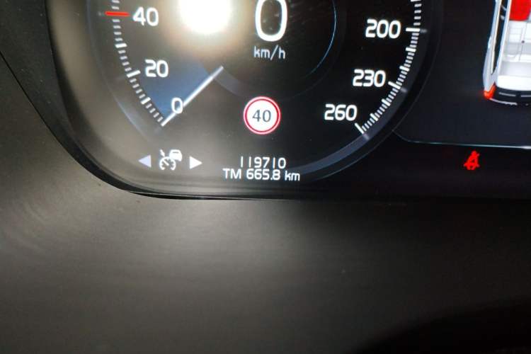 Used Volvo XC60 2020 T5 4x4 Smart Luxury Edition Odometer Close Up