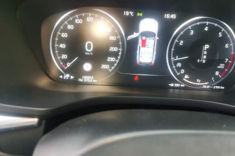 Used Volvo XC60 2020 T5 4x4 Smart Luxury Edition Odometer Close Up