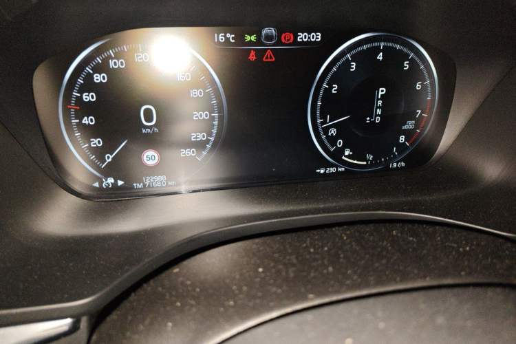 Used Volvo XC60 2020 T5 4x4 Smart Luxury Edition Odometer Close Up