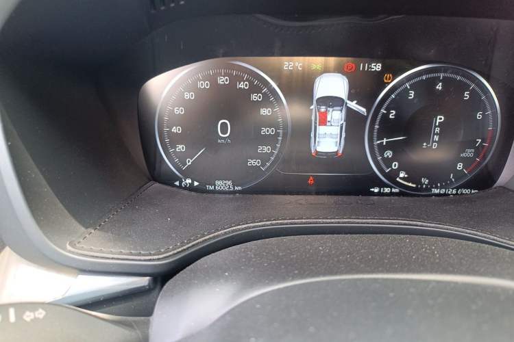 Used Volvo XC60 2020 T5 4x4 Smart Luxury Edition Odometer Close Up
