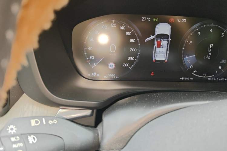 Used Volvo XC60 2020 T5 4x4 Smart Luxury Edition Odometer Close Up