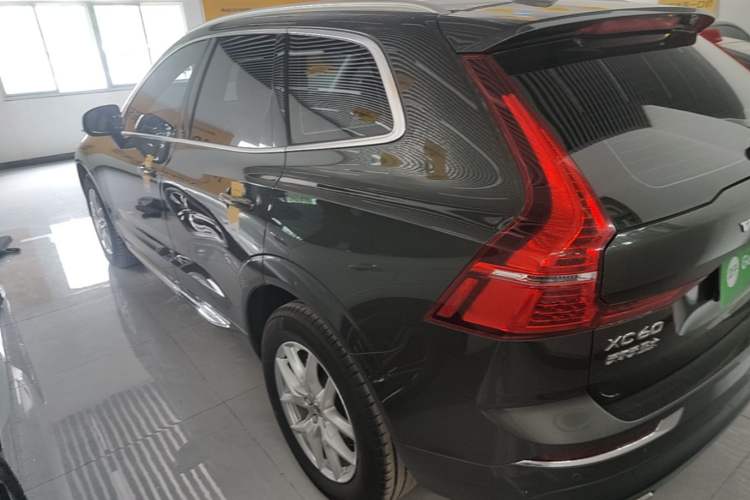 Used Volvo XC60 2020 T5 4x4 Zhiyi Luxury Edition Rear Left 45 Deg
