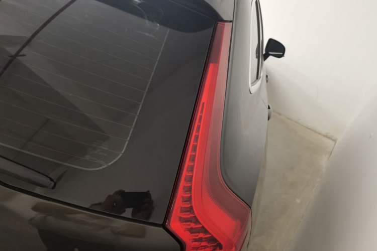 Used Volvo XC60 2020 T5 4x4 Zhiyi Luxury Edition Rear Right 45 Deg