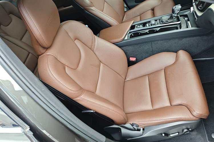Used Volvo XC60 2020 T5 4x4 Smart Luxury Edition Right Front Seat