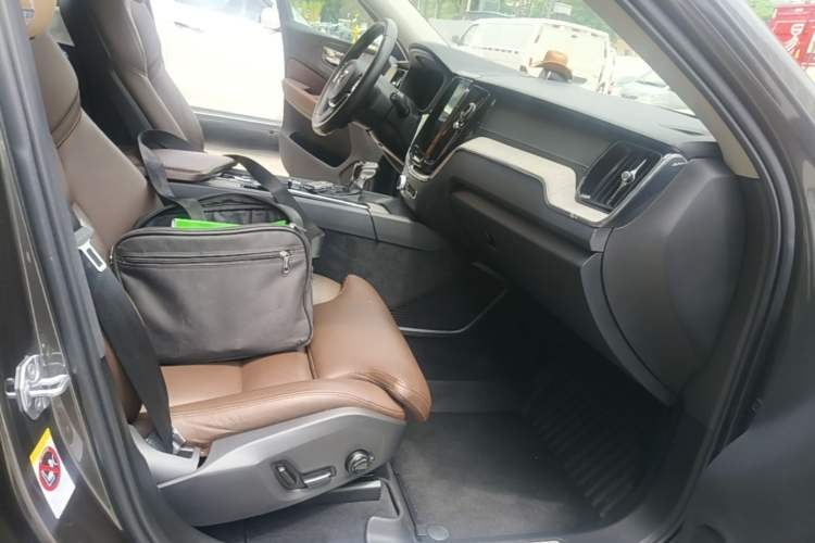 Used Volvo XC60 2020 T5 4x4 Smart Luxury Edition Right Front Seat