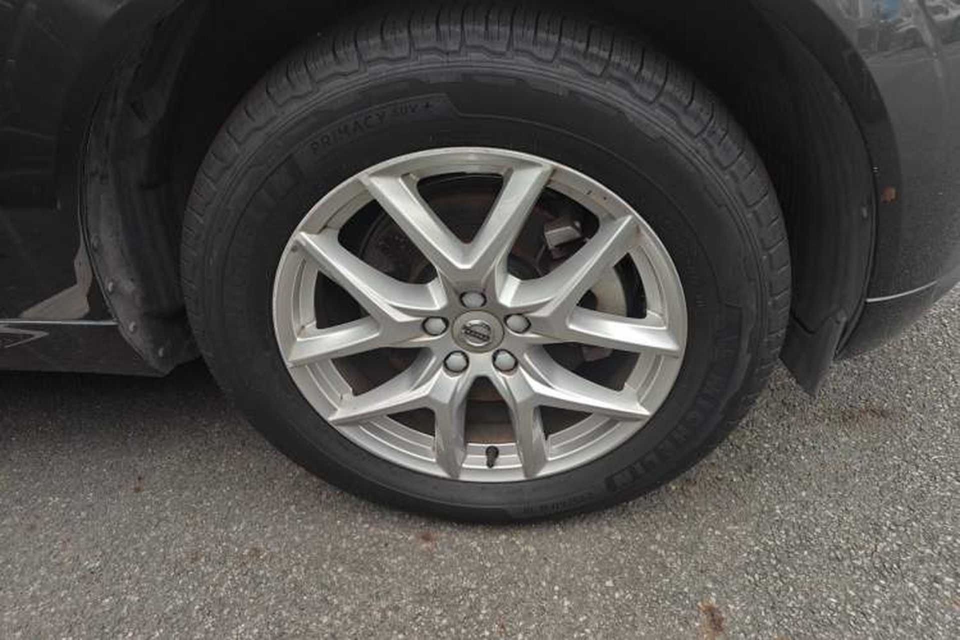Used Volvo XC60 2020 T5 4x4 Zhiyi Luxury Edition Right Front Wheel Hub