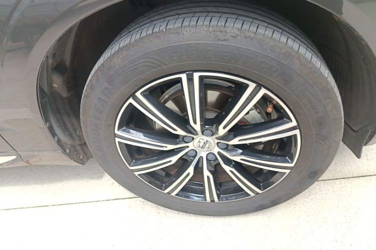 Used Volvo XC60 2020 T5 4x4 Smart Luxury Edition Right Front Wheel Hub