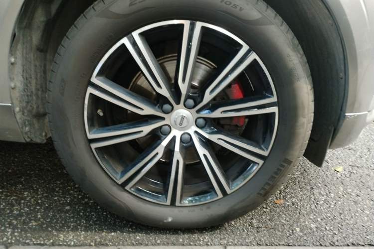 Used Volvo XC60 2020 T5 4x4 Smart Luxury Edition Right Front Wheel Hub