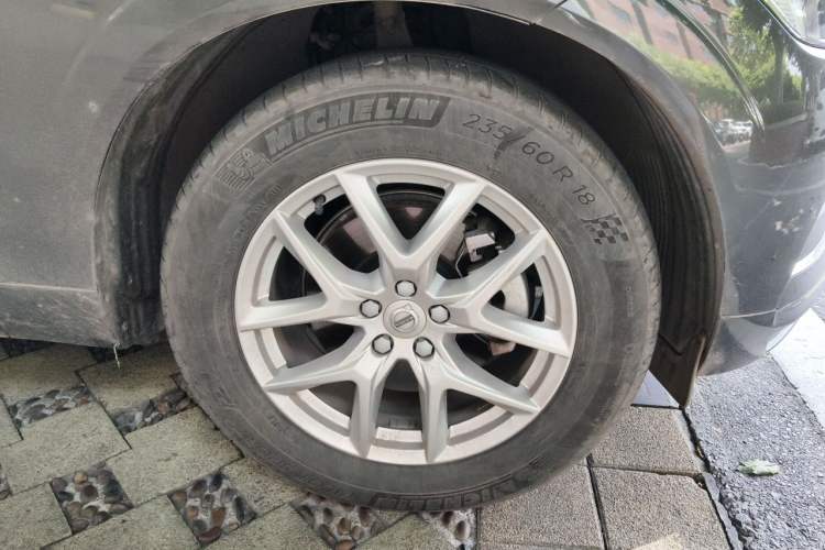 Used Volvo XC60 2020 T5 4x4 Zhiyi Luxury Edition Right Front Wheel Hub
