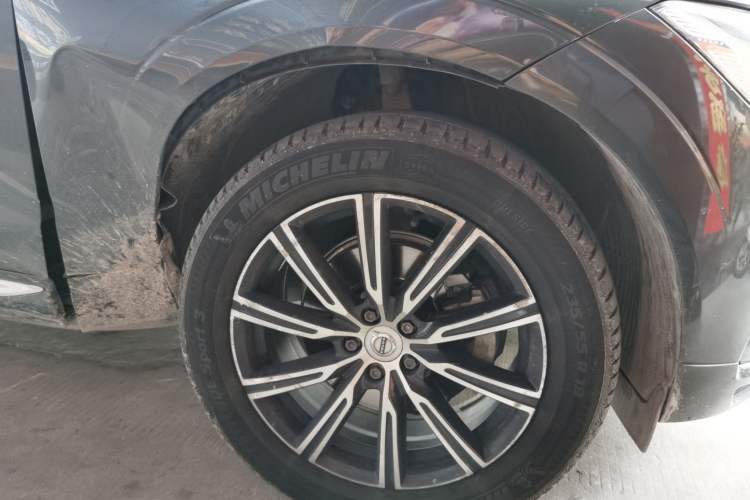 Used Volvo XC60 2020 T5 4x4 Smart Luxury Edition Right Front Wheel Hub