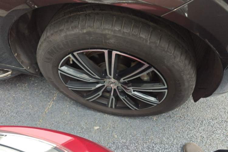 Used Volvo XC60 2020 T5 4x4 Zhiya Luxury Edition Right Front Wheel Hub