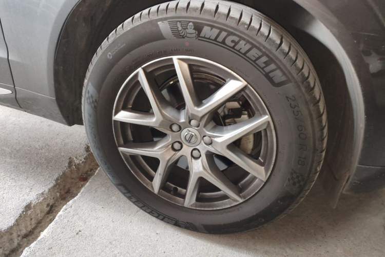 Used Volvo XC60 2020 T5 4x4 Zhiyi Luxury Edition Right Front Wheel Hub