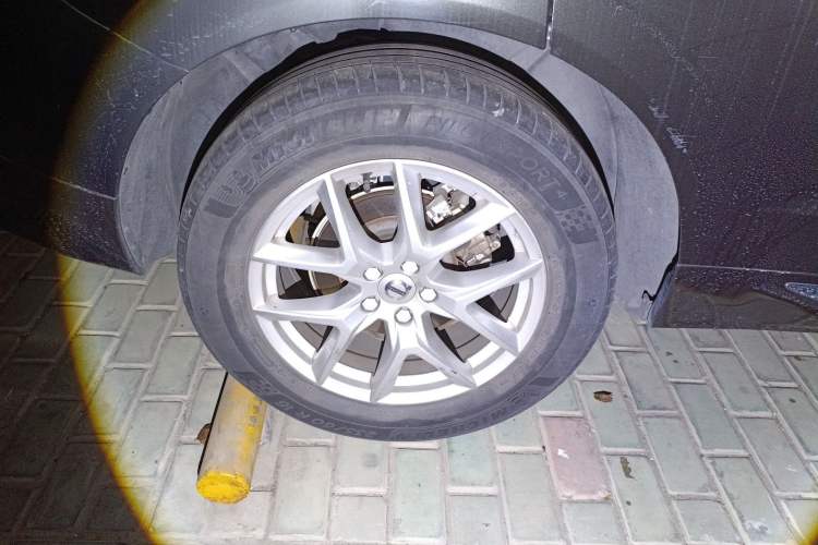 Used Volvo XC60 2020 T5 4x4 Zhiyi Luxury Edition Right Front Wheel Hub