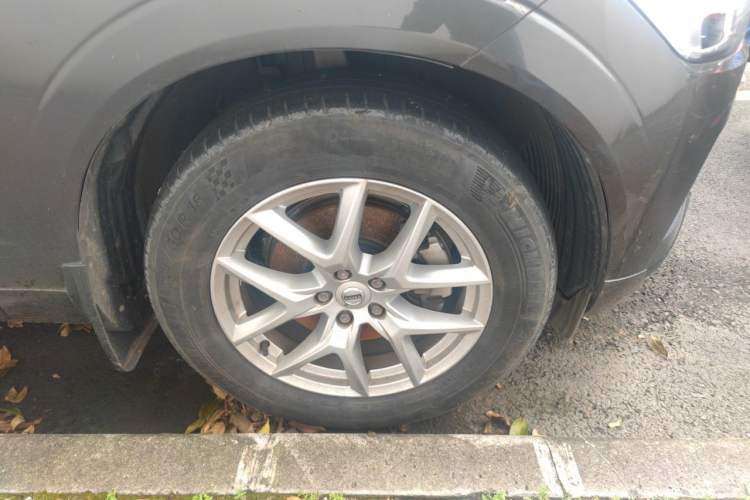 Used Volvo XC60 2020 T5 4x4 Zhiyi Luxury Edition Right Front Wheel Hub
