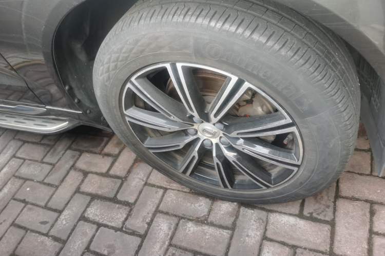 Used Volvo XC60 2020 T5 4x4 Smart Luxury Edition Right Front Wheel Hub