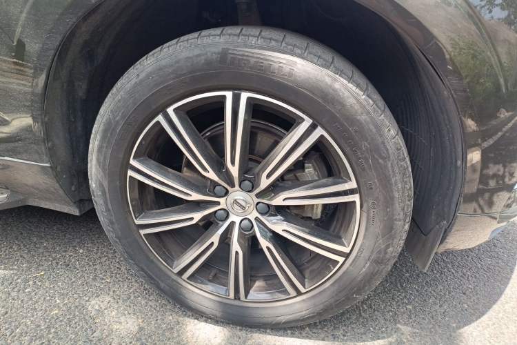 Used Volvo XC60 2020 T5 4x4 Smart Luxury Edition Right Front Wheel Hub