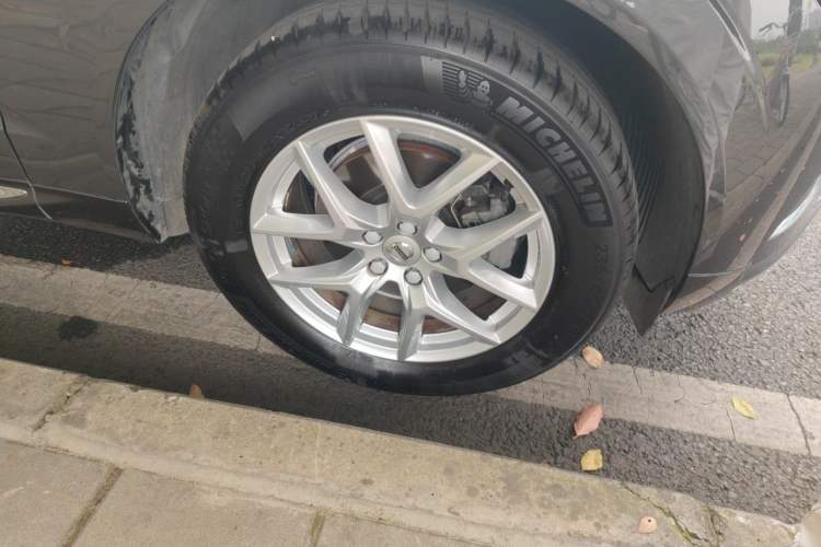 Used Volvo XC60 2020 T5 4x4 Zhiyi Luxury Edition Right Front Wheel Hub