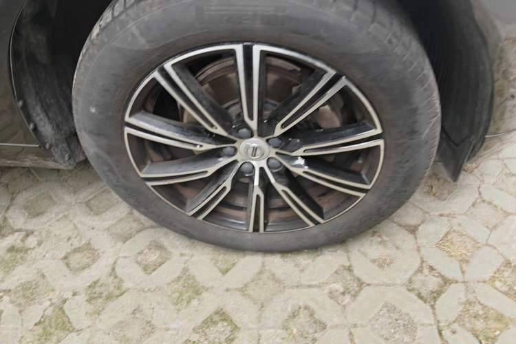Used Volvo XC60 2020 T5 4x4 Smart Luxury Edition Right Front Wheel Hub